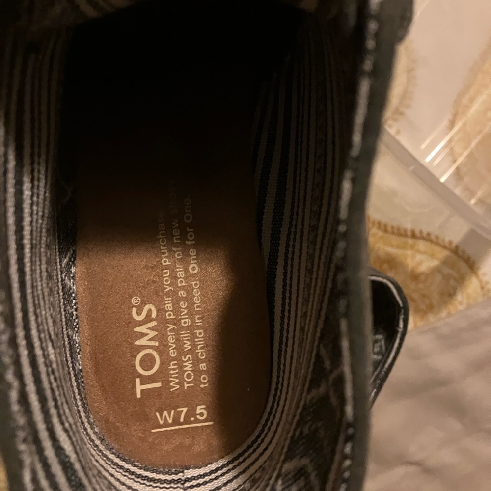 Toms - Picture 2 of 4